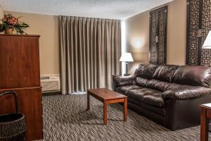 Quality Inn And Suites Livonia,In The Business District,3 star