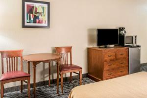 Quality Inn And Suites Livonia,In The Business District,3 star