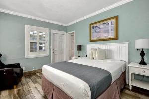 shoreline suites and cabana cottages