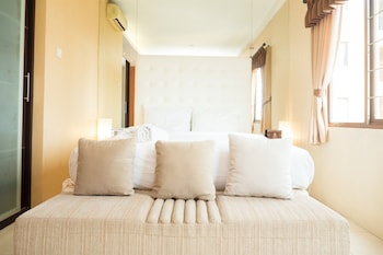 antique 3br at grand setiabudi apartment