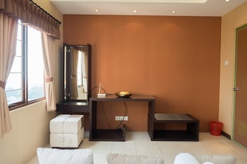 antique 3br at grand setiabudi apartment