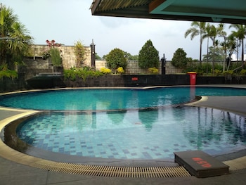 antique 3br at grand setiabudi apartment