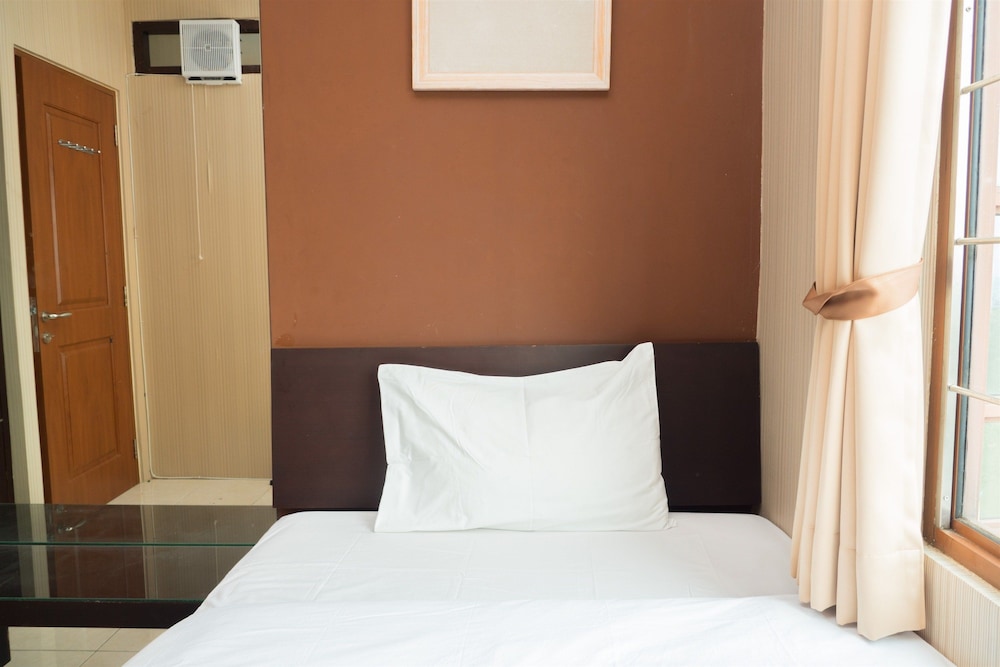 antique 3br at grand setiabudi apartment