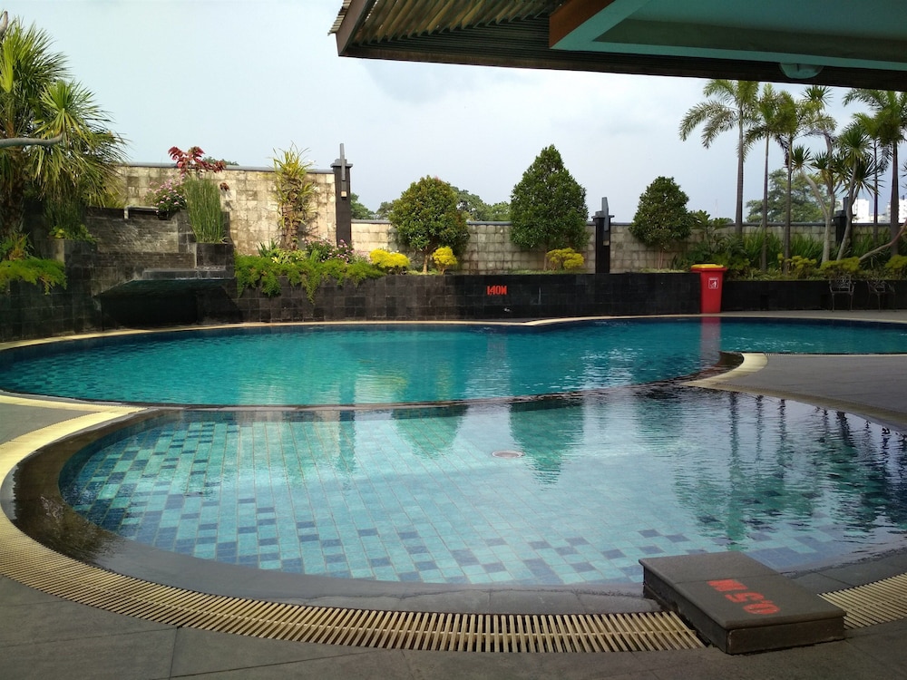 antique 3br at grand setiabudi apartment