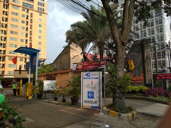 antique 3br at grand setiabudi apartment