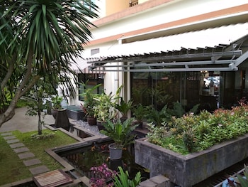 antique 3br at grand setiabudi apartment