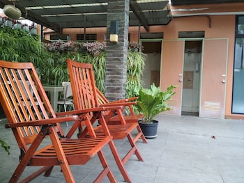 antique 3br at grand setiabudi apartment
