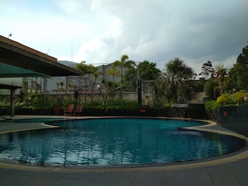 antique 3br at grand setiabudi apartment