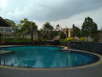 antique 3br at grand setiabudi apartment