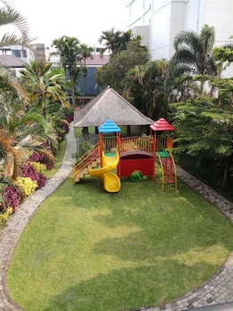 antique 3br at grand setiabudi apartment