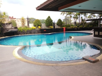antique 3br at grand setiabudi apartment