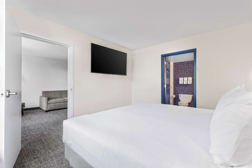 spark by hilton charlotte tyvola i 77