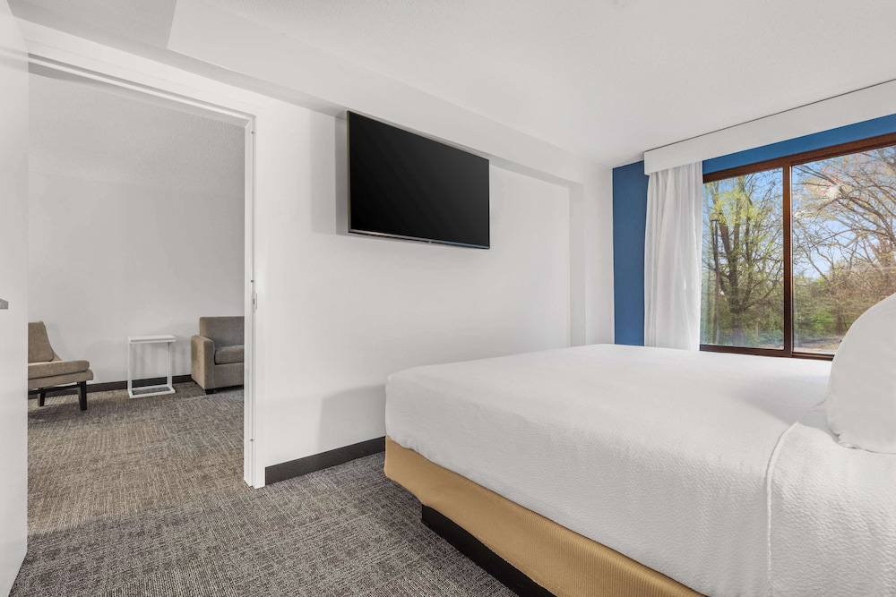 spark by hilton charlotte tyvola i 77