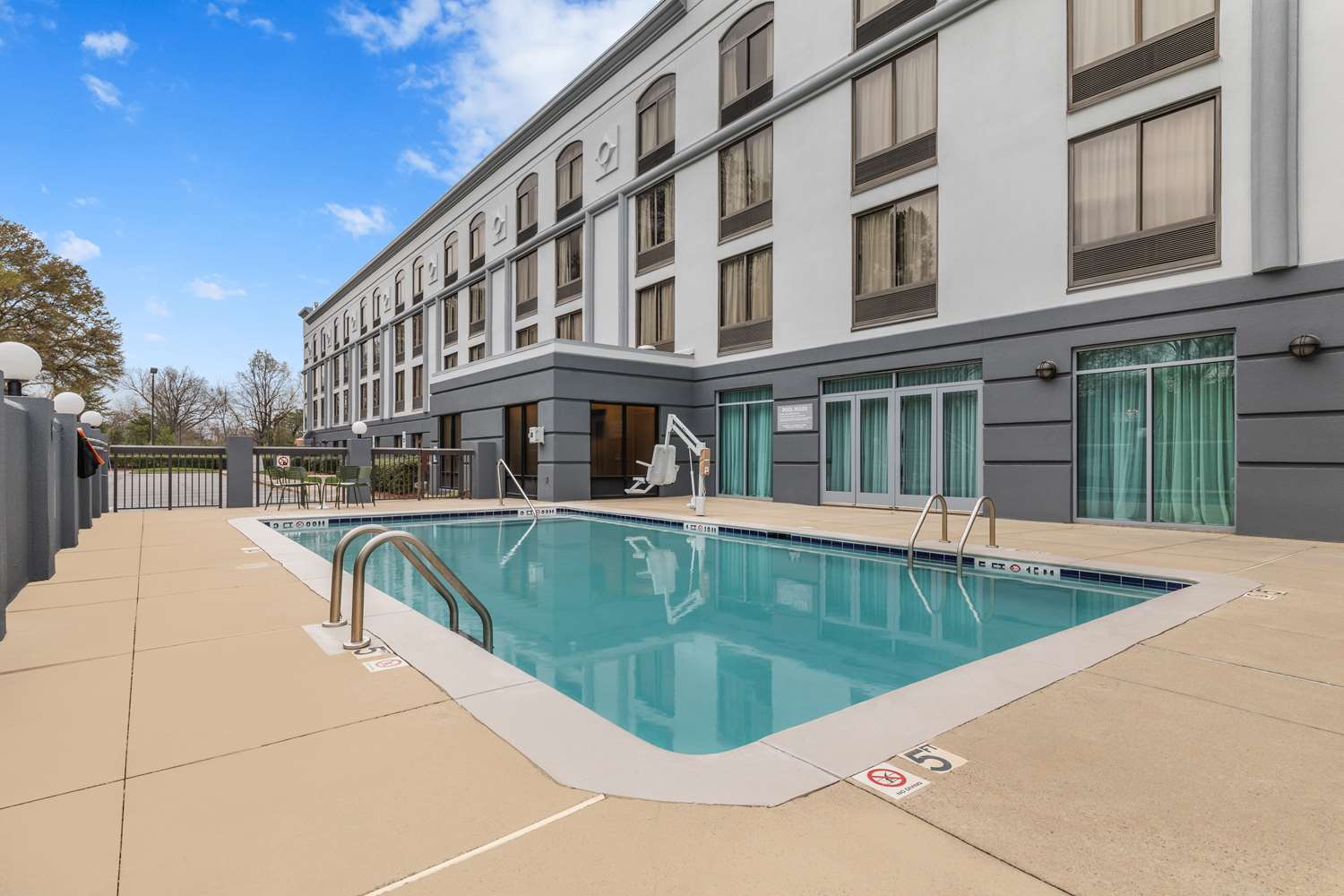 spark by hilton charlotte tyvola i 77