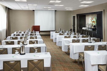 Holiday Inn Charlotte University Executive Park By Ihg,North Carolina>>Charlotte,3 star