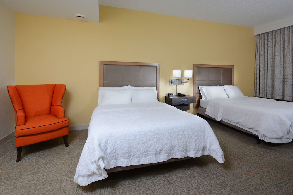 hampton inn charlotte north lake norman