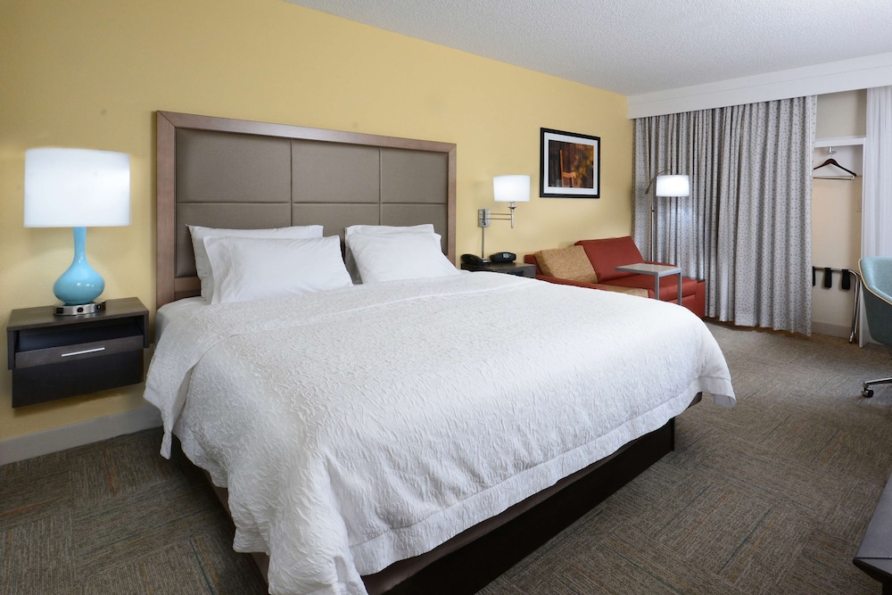 hampton inn charlotte north lake norman