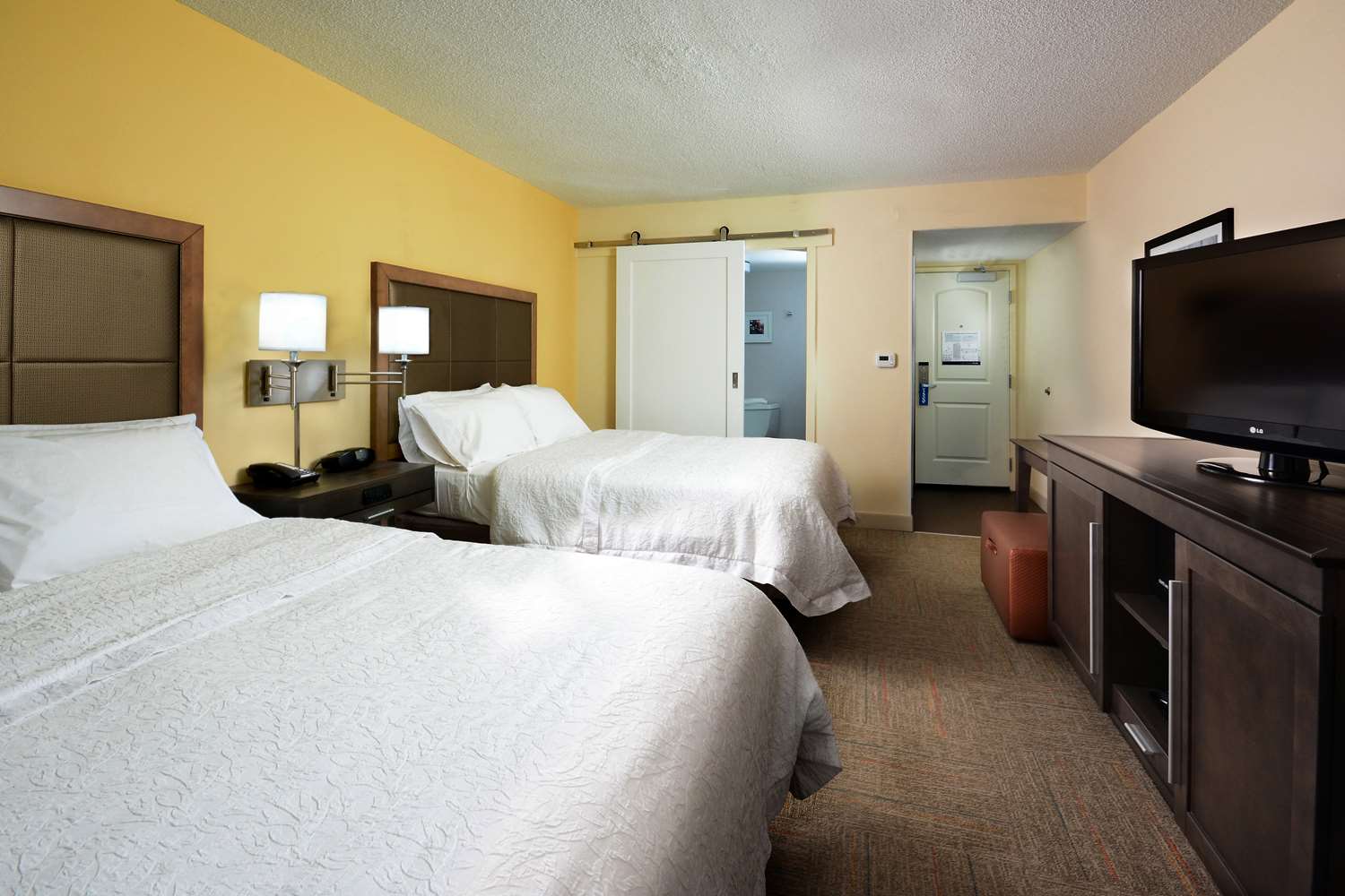 hampton inn charlotte north lake norman