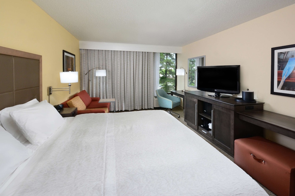 hampton inn charlotte north lake norman