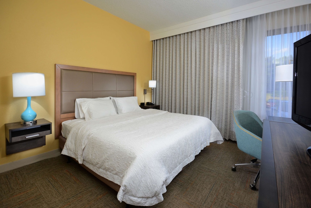hampton inn charlotte north lake norman