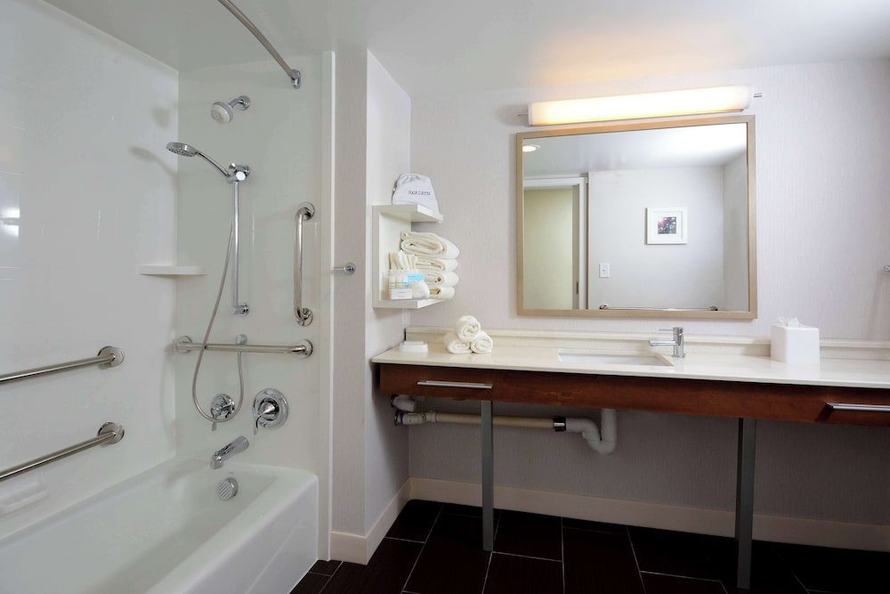 hampton inn charlotte north lake norman