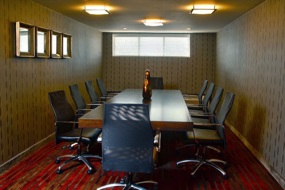 holiday inn charlotte airport by ihg