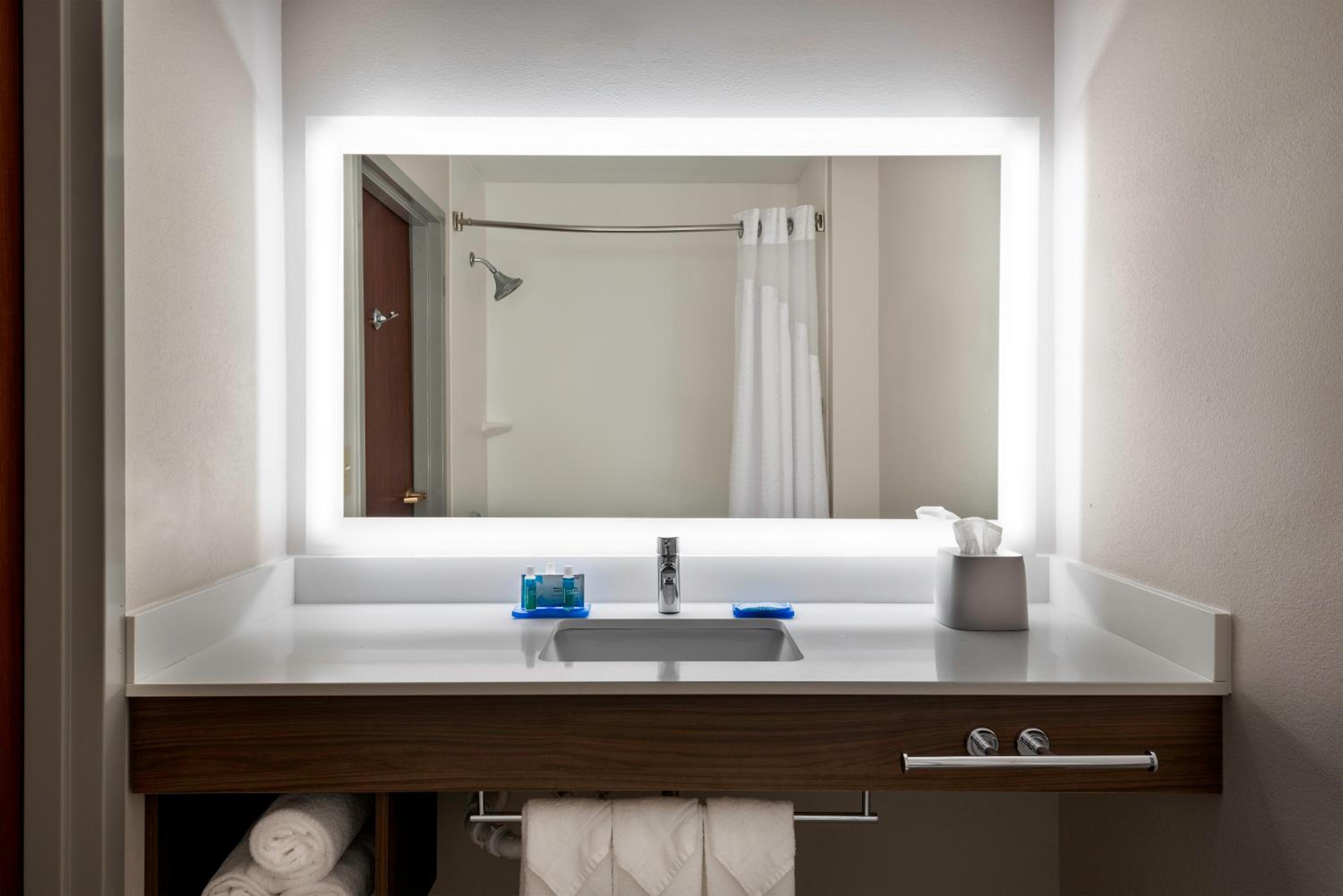 holiday inn express and suites charlotte arpt belmont by ihg
