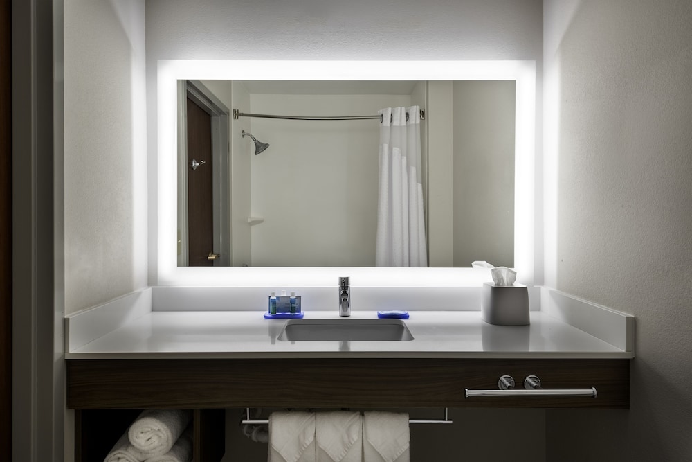 holiday inn express and suites charlotte arpt belmont by ihg