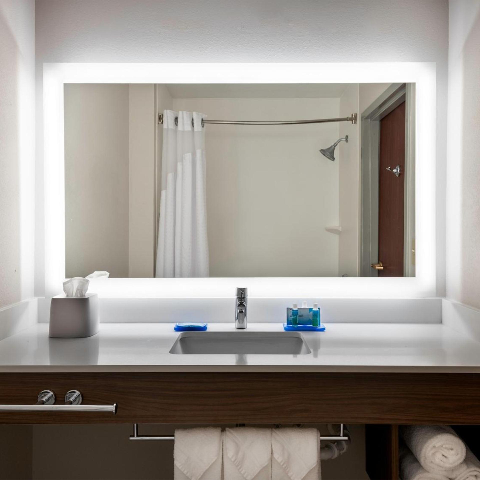holiday inn express and suites charlotte arpt belmont by ihg