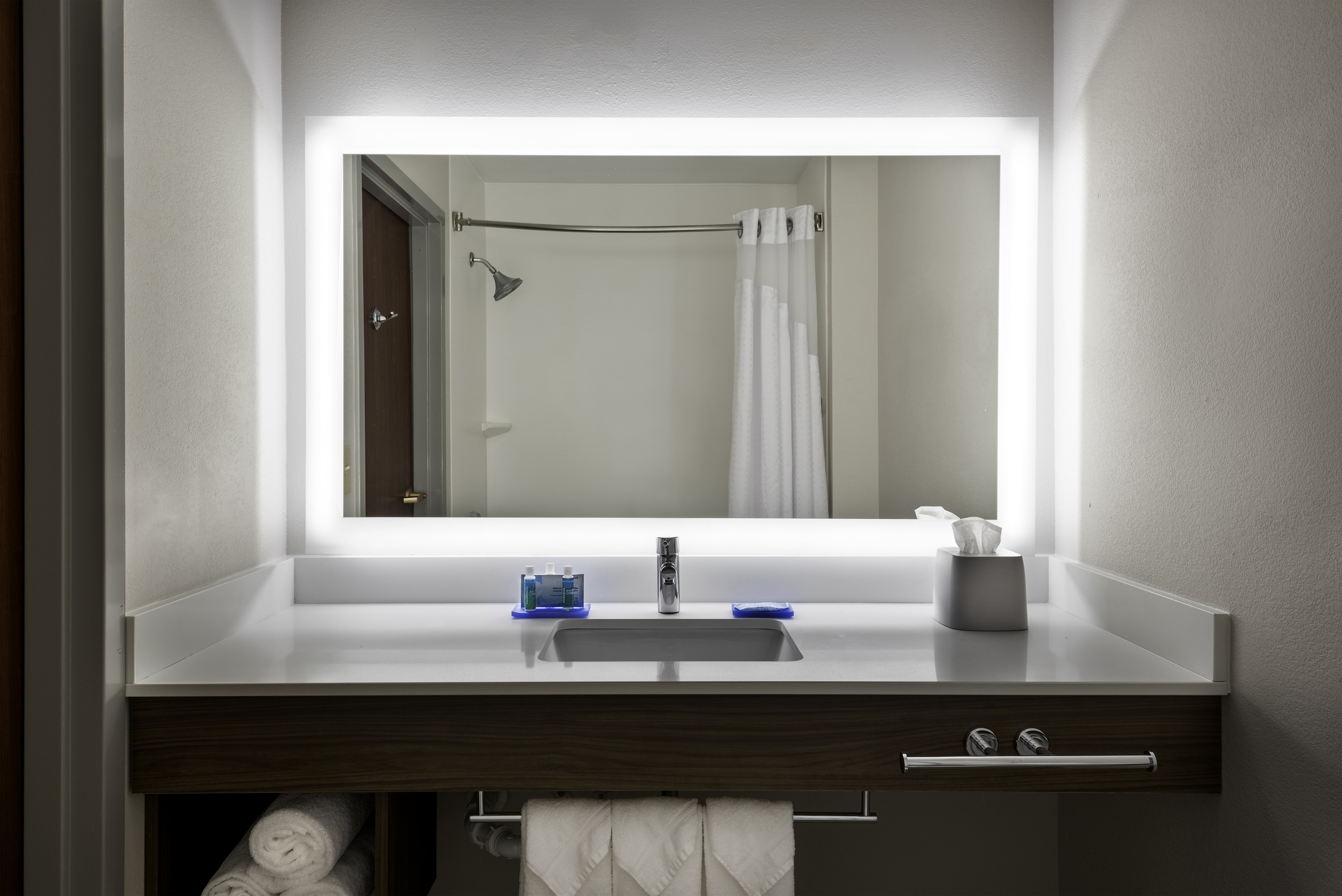 holiday inn express and suites charlotte arpt belmont by ihg