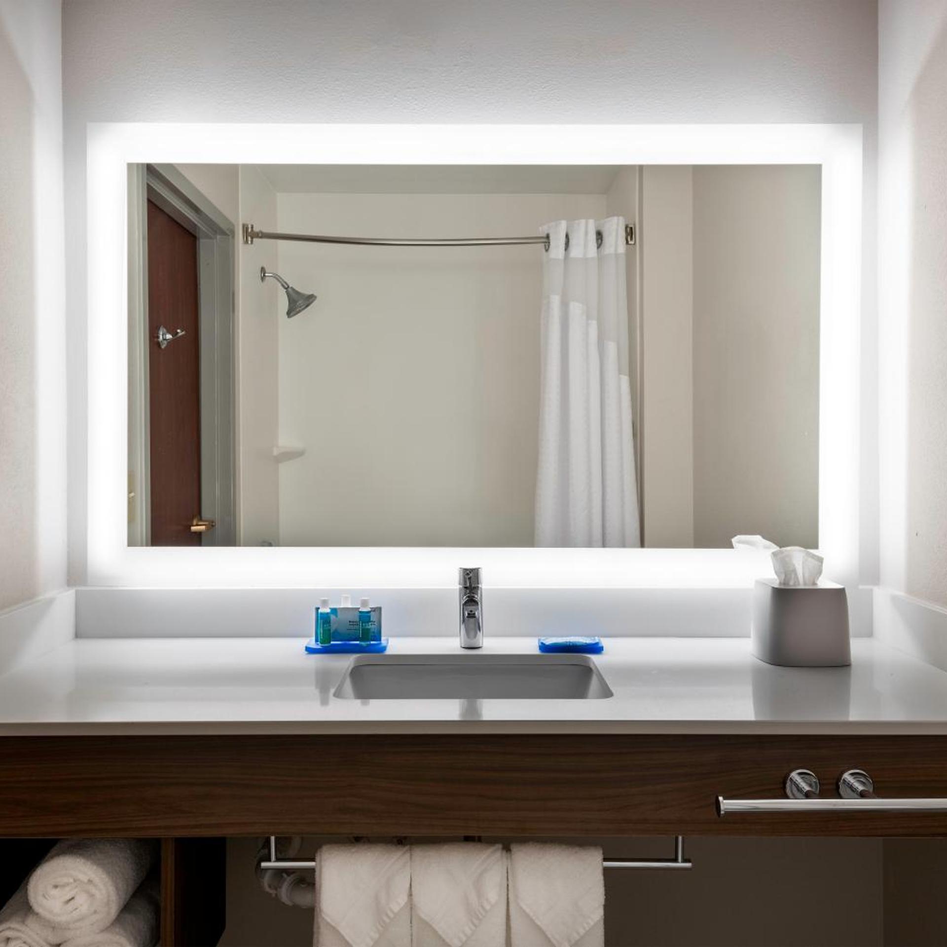 holiday inn express and suites charlotte arpt belmont by ihg