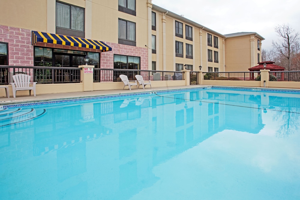 holiday inn express and suites charlotte arpt belmont by ihg