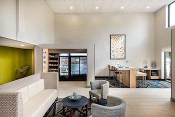 Holiday Inn Express & Suites Charlotte Arpt-Belmont By Ihg,Charlotte>>Belmont,3 star