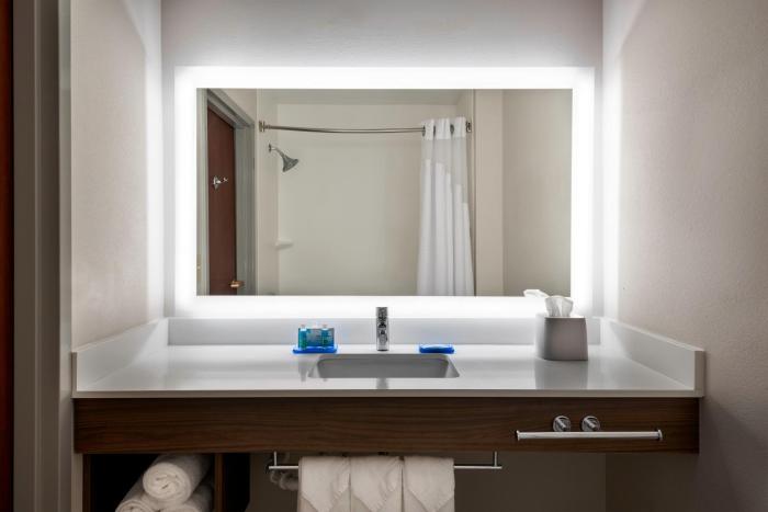 holiday inn express and suites charlotte arpt belmont by ihg