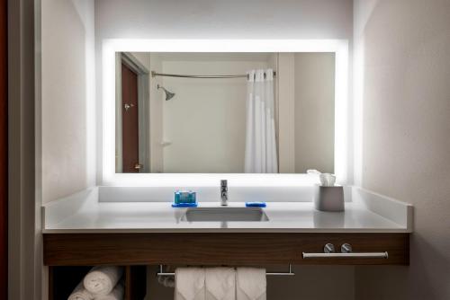 holiday inn express and suites charlotte arpt belmont by ihg