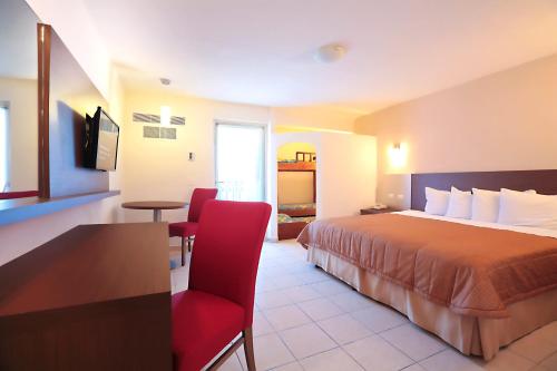 Crown Paradise Club Puerto Vallarta All Inclusive,Near Aquaventuras Park,4 star