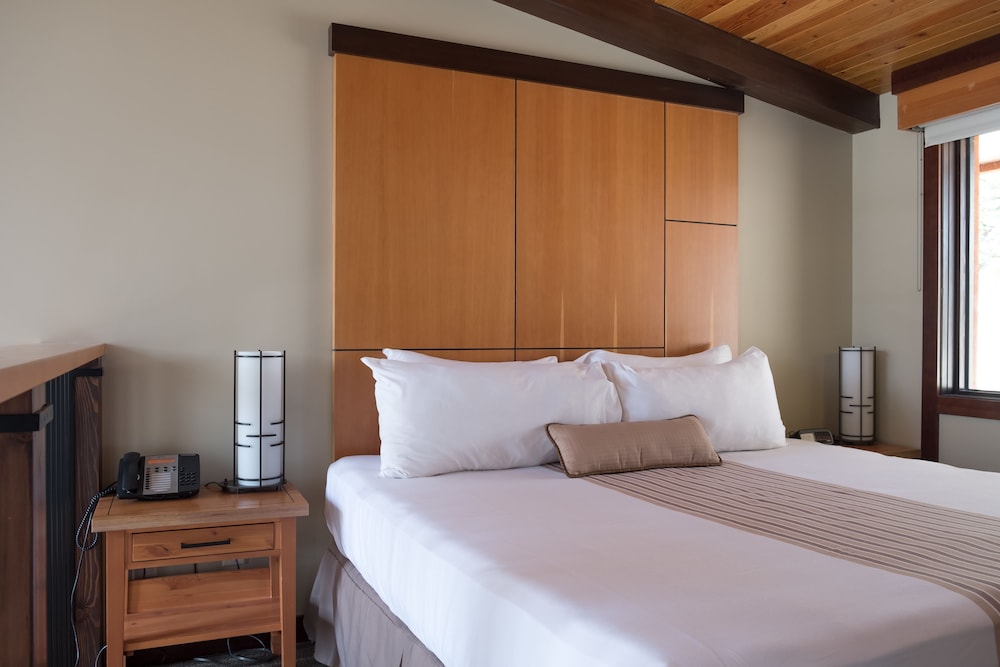sunshine mountain lodge