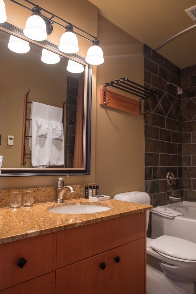 sunshine mountain lodge