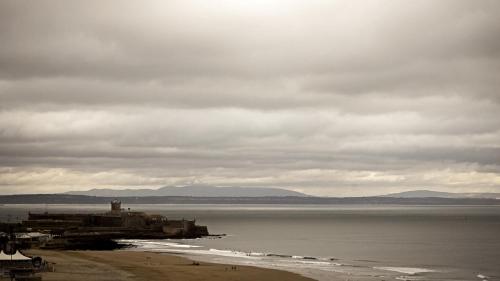 carcavelos beach hotel