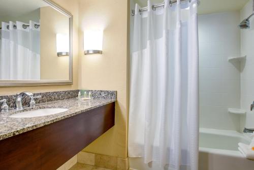 holiday inn indianapolis carmel by ihg