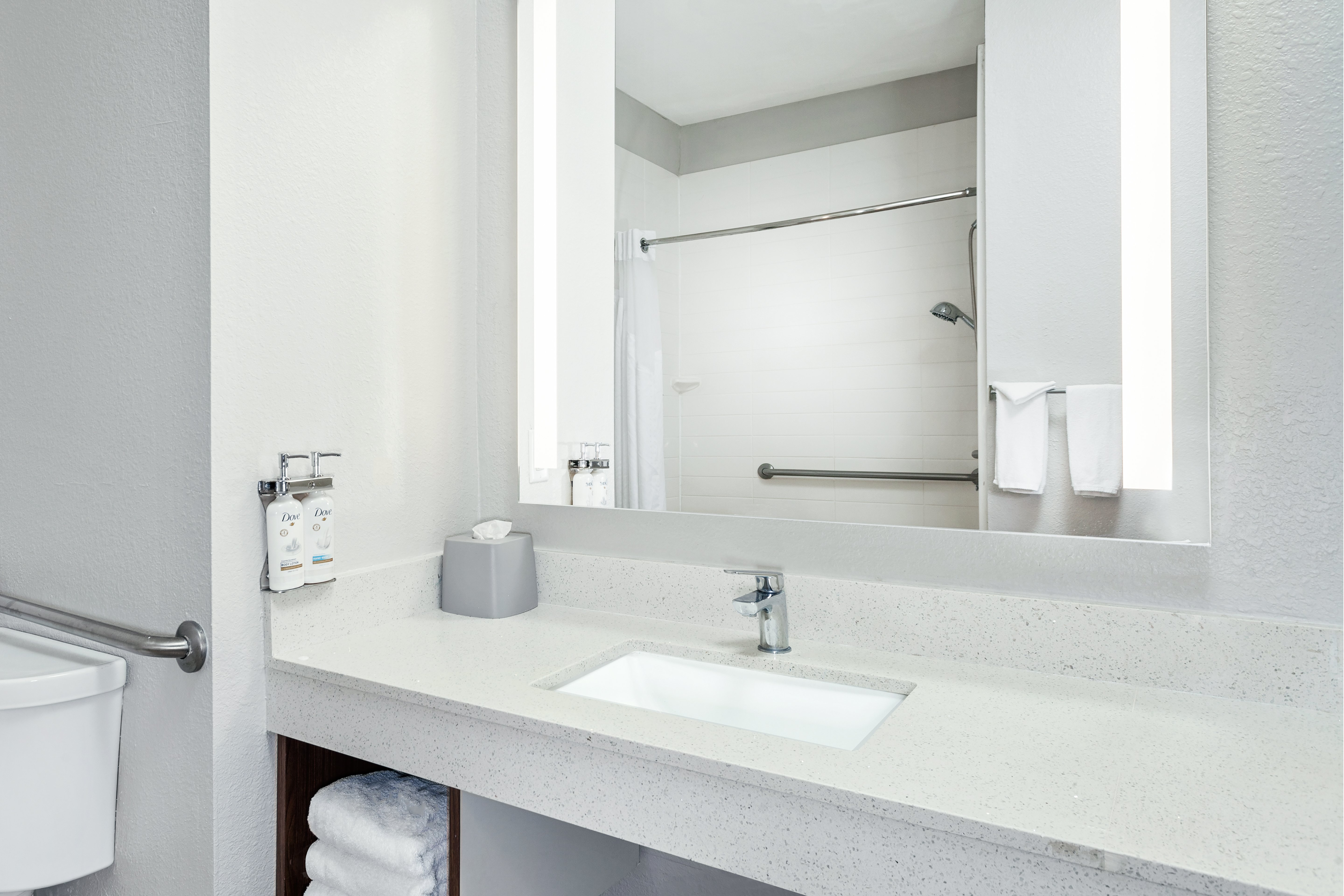 holiday inn express and suites carmel north westfield