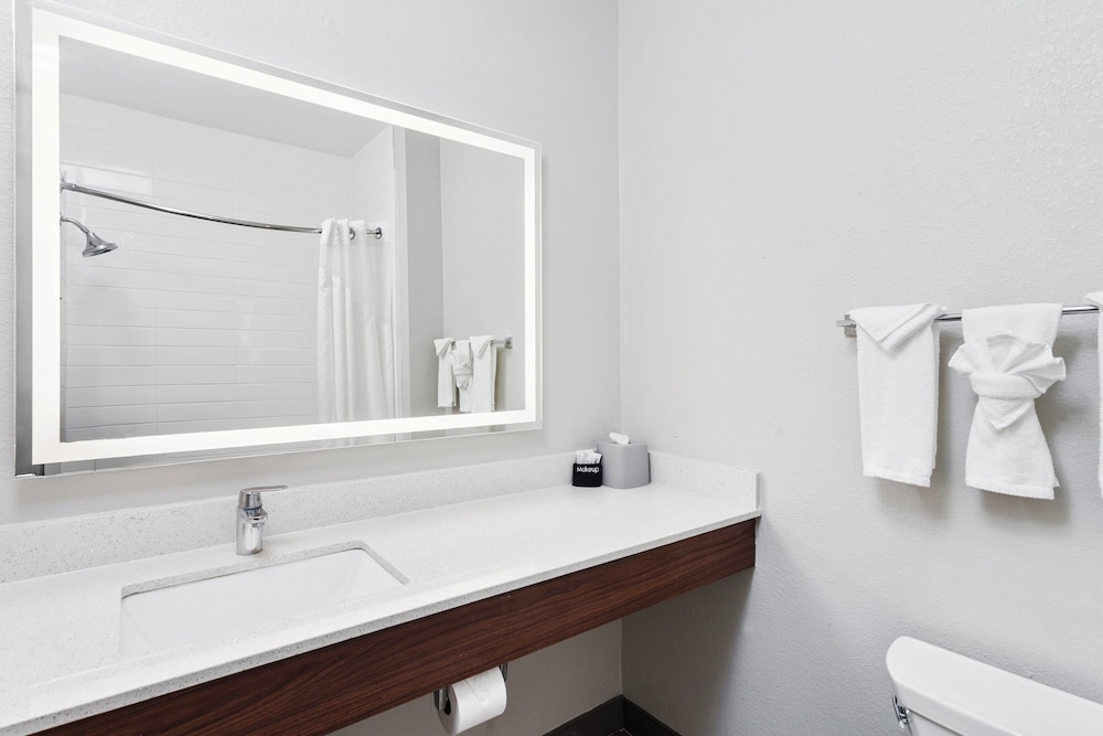 holiday inn express and suites carmel north westfield