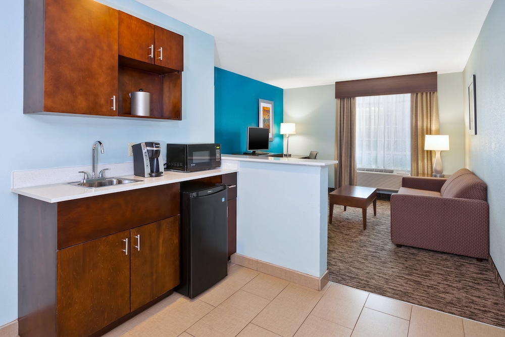 holiday inn express and suites carmel north westfield