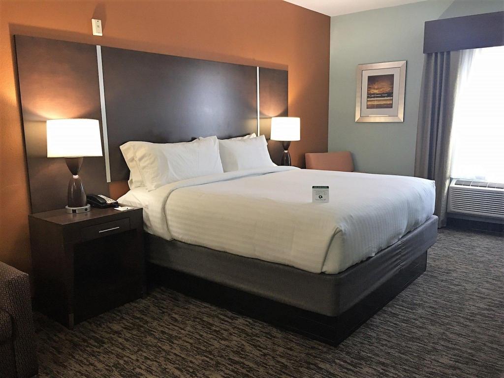 holiday inn express and suites carmel north westfield