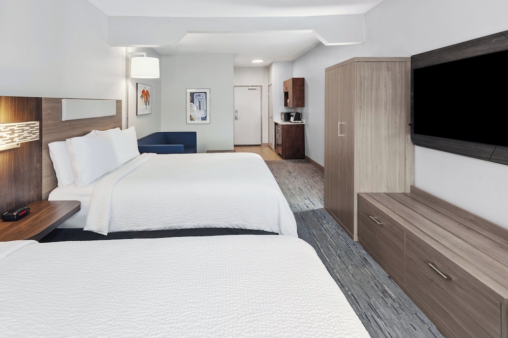 holiday inn express and suites carmel north westfield
