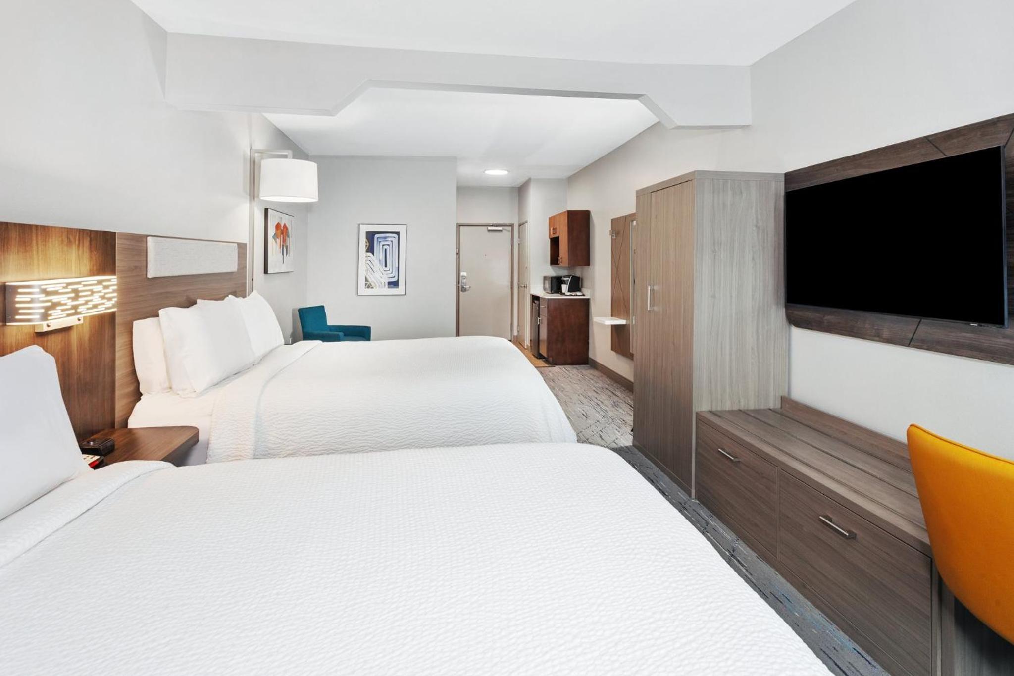holiday inn express and suites carmel north westfield