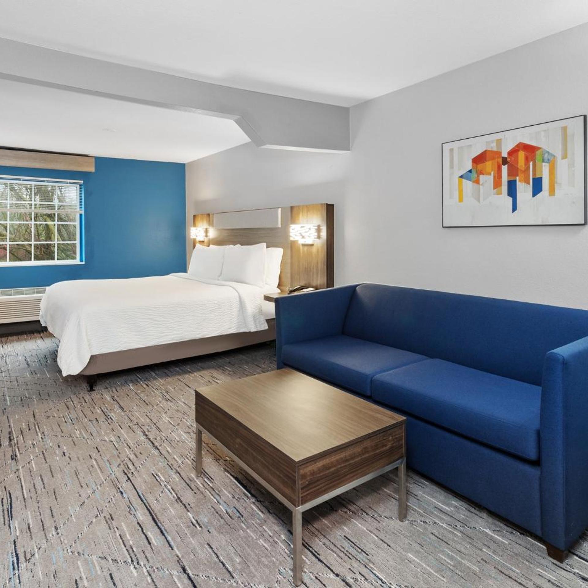 holiday inn express and suites carmel north westfield