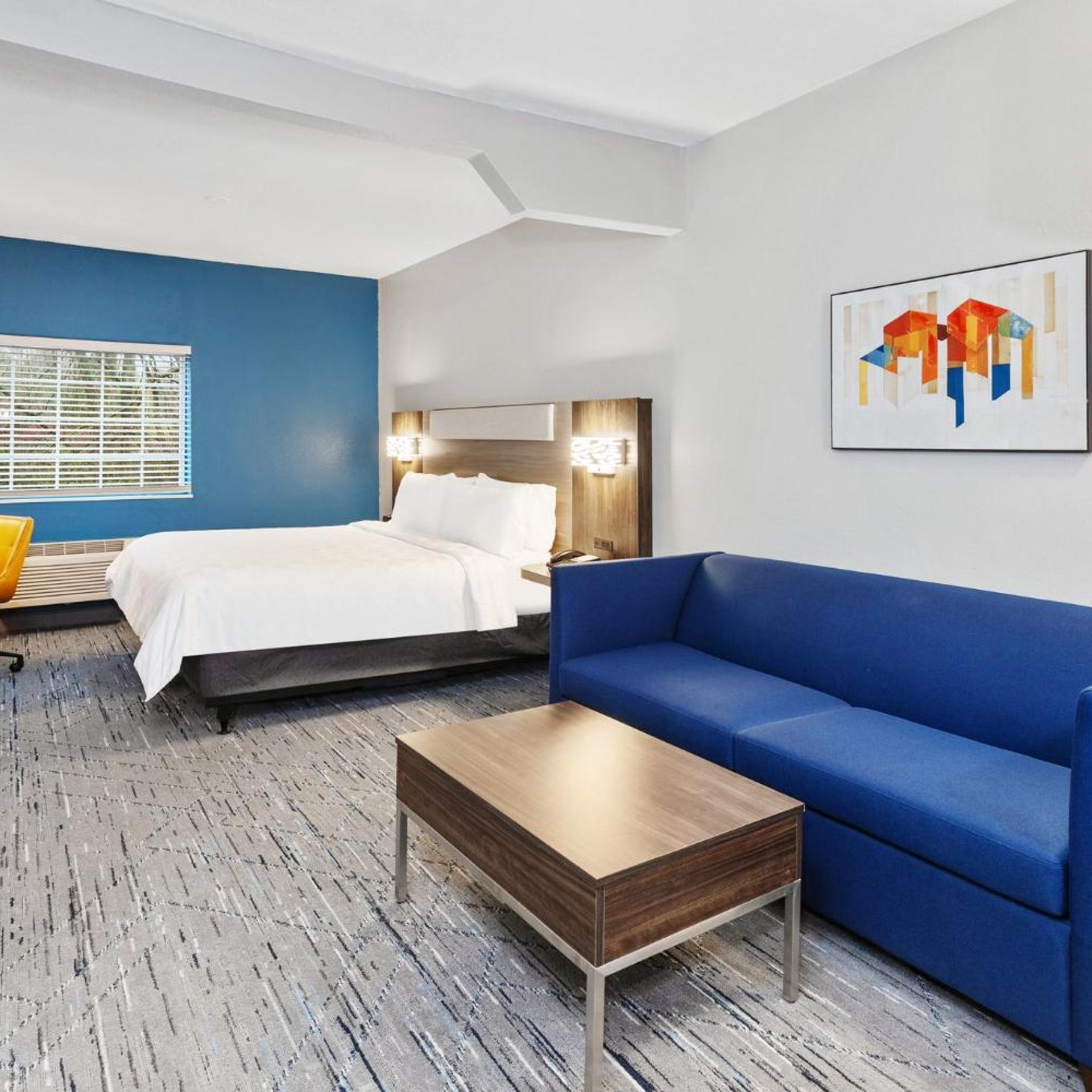 holiday inn express and suites carmel north westfield