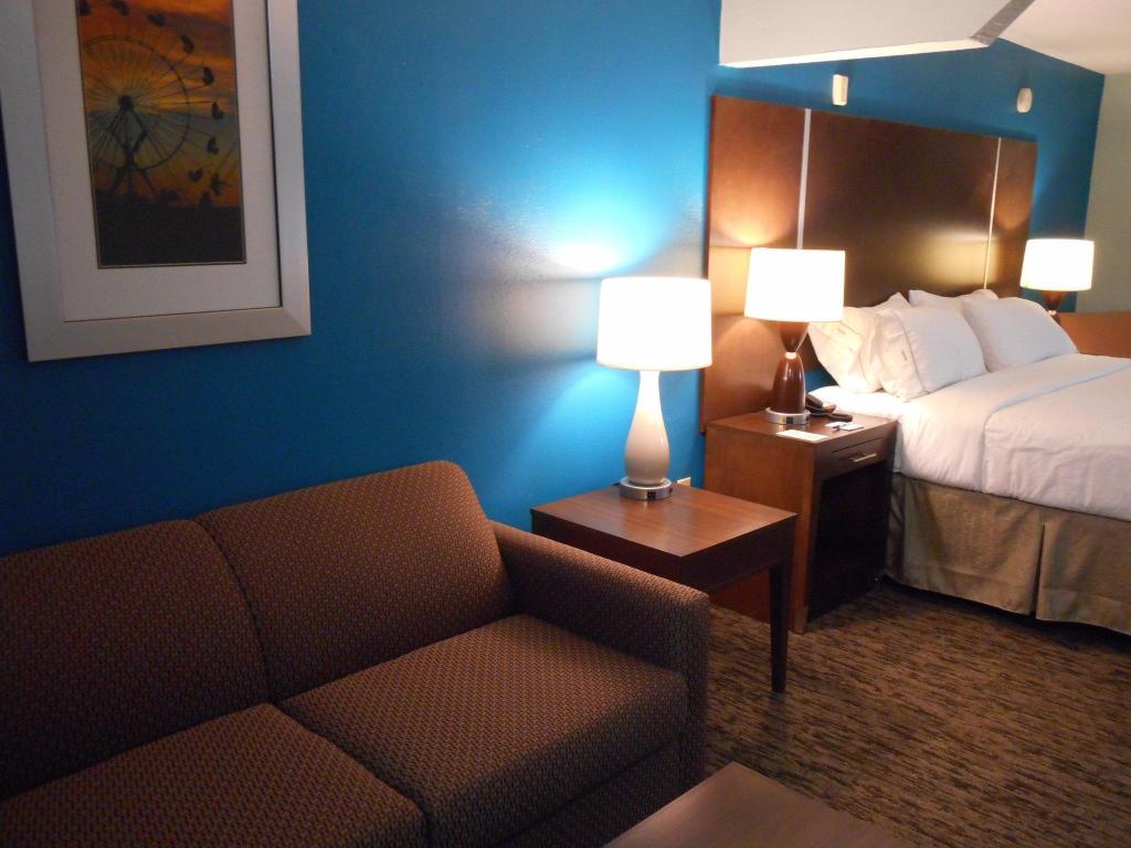 holiday inn express and suites carmel north westfield