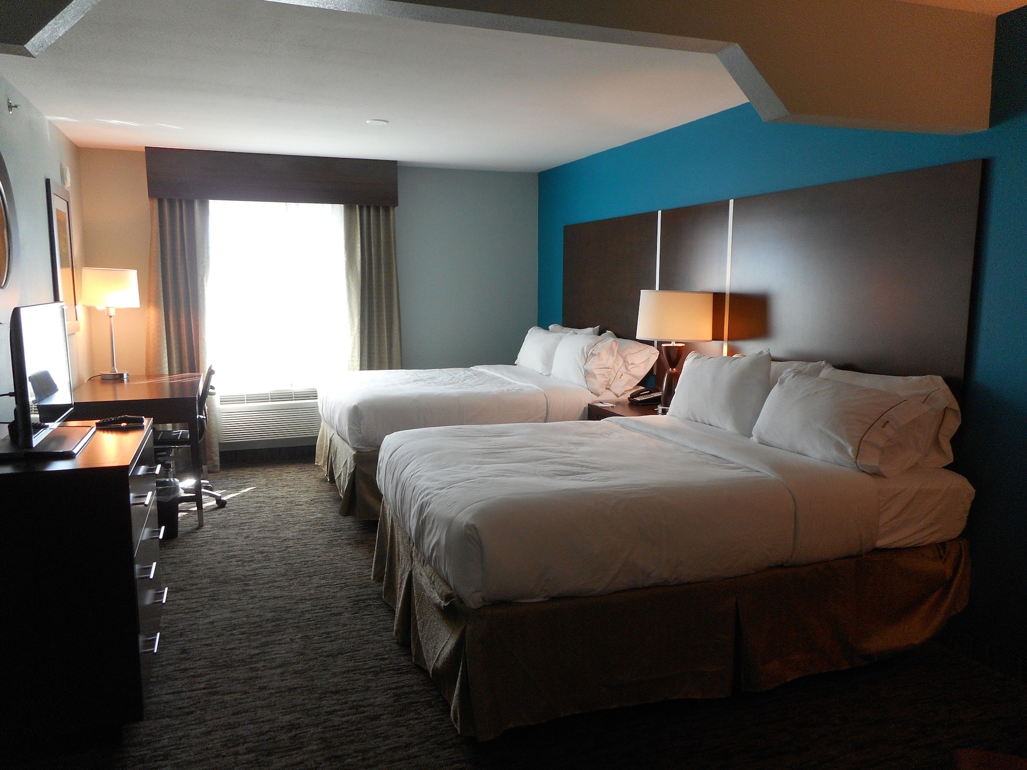 holiday inn express and suites carmel north westfield